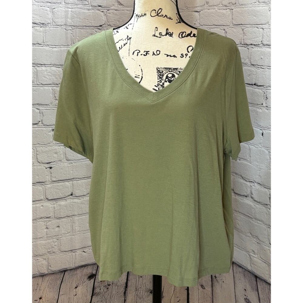 Forever 21+ With Purpose Women’s Sage Green V-Neck Tee (Size 0X)